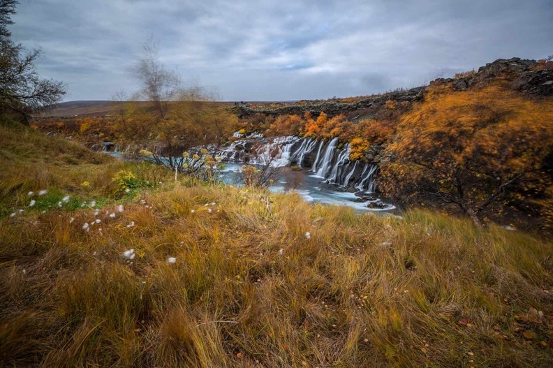  Водопад Hraunfossar-Исландия