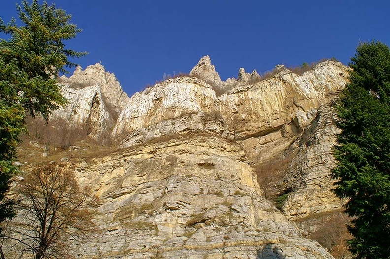 Лъкатнишки скали